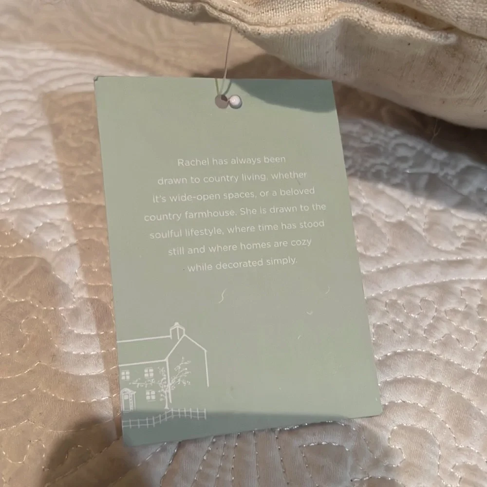 The Farmhouse Rachel Ashwell decorative‎ pillow, NWT